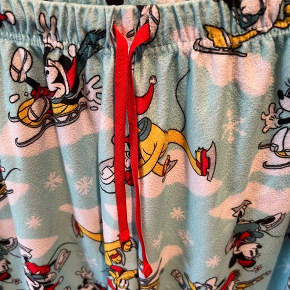 Disney 100 women’s flannel pajama set, size medium, Disney world , EUC, winter - Picture 3 of 8
